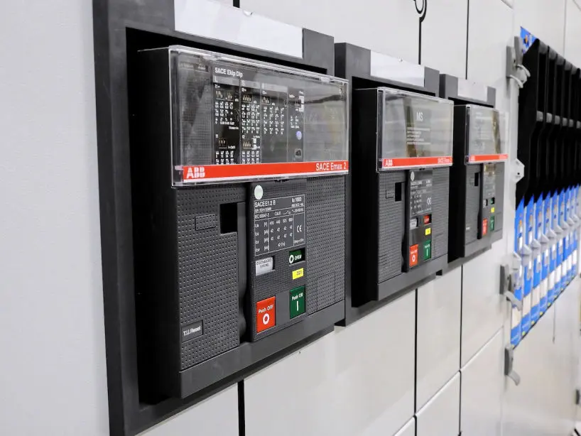 Main Switch Installation and Configuration 